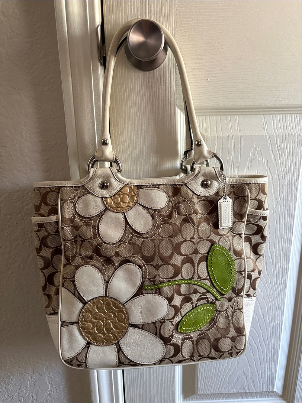 Coach y2k vintage Floral Appliqué Signature Tote Bag in Beige and White